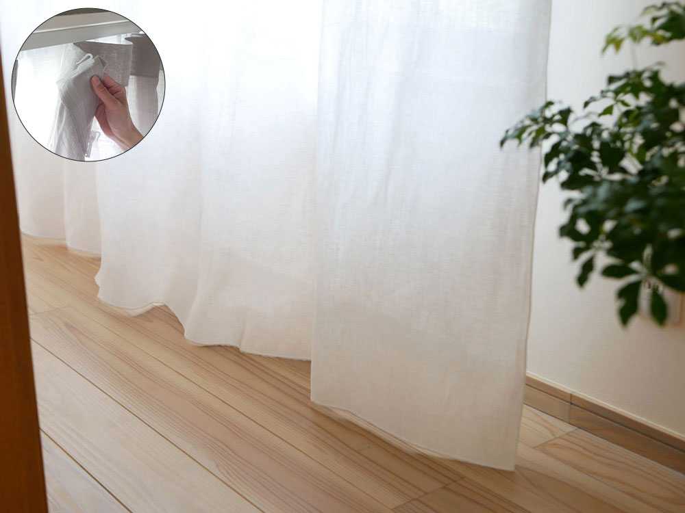 麻100%リネンカーテン2枚組が窓に掛かっている