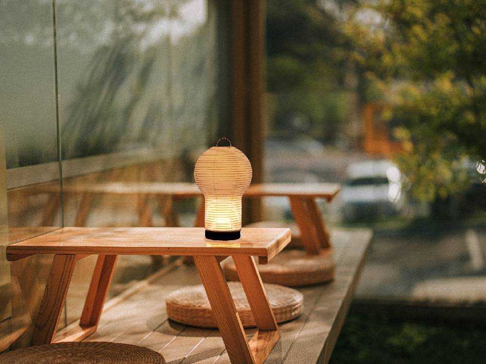木目調のDI CLASSEボボリポータブルランプ