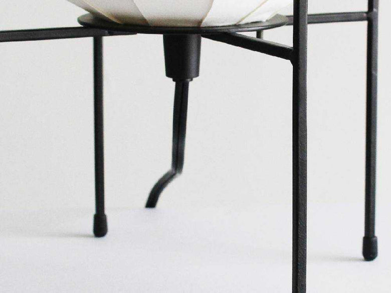 グレーとシルバーのスチール製DI CLASSEオーエイチテーブルランプ