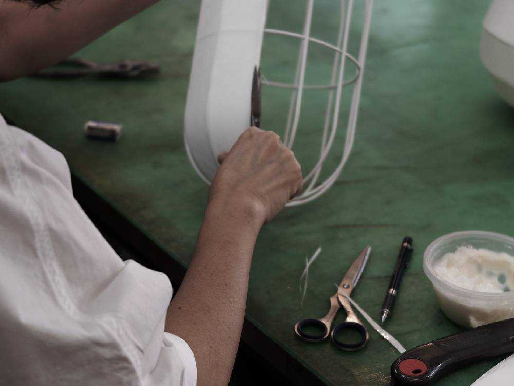 和紙とスチール製のDI CLASSE OHテーブルランプ