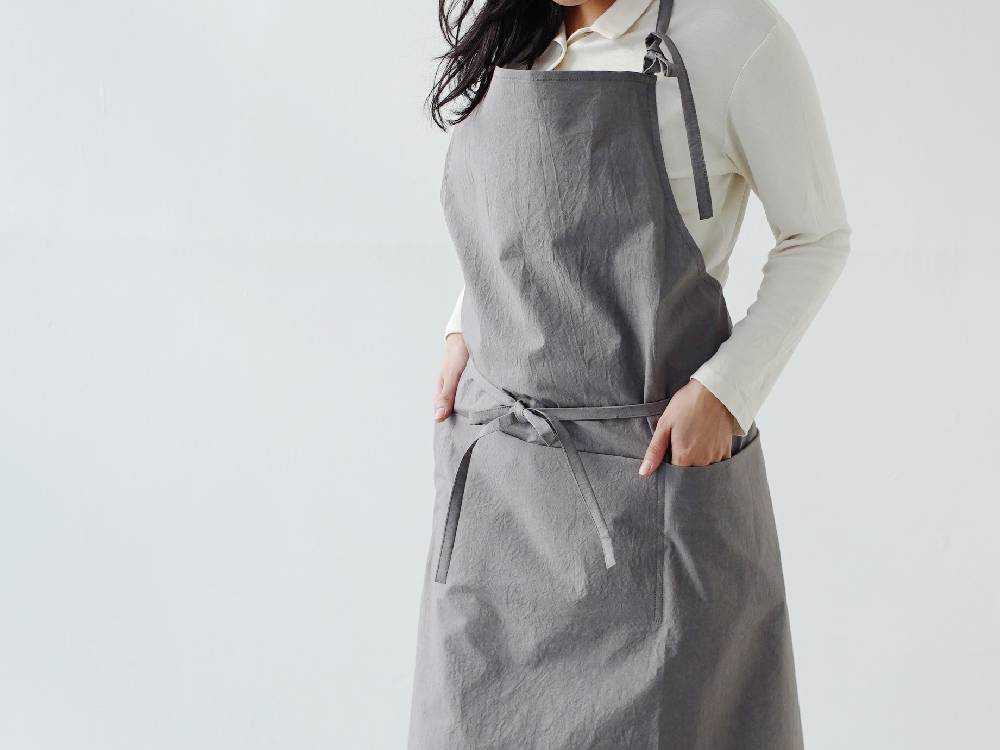 シェフが着用するSUNNY LOCATIONチムニーエプロン
