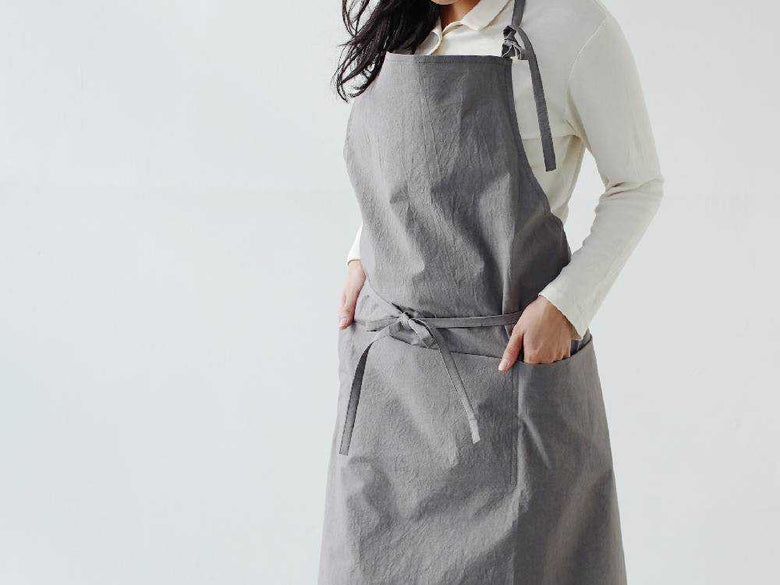 シェフが着用するSUNNY LOCATIONチムニーエプロン