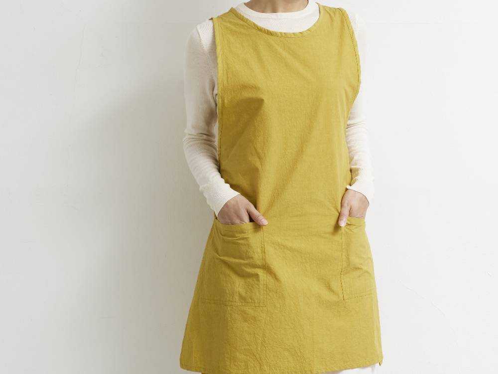 綿麻素材のビブエプロン、ポケット付き