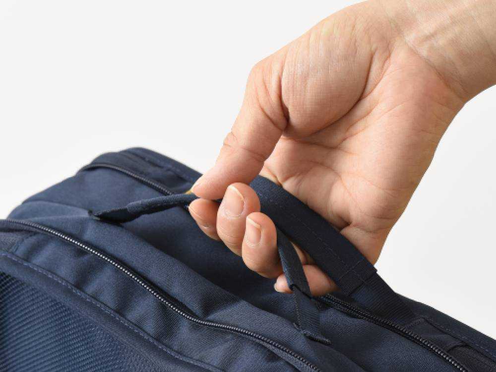 ダブルポケットのジッパー付きパッキングバックパック