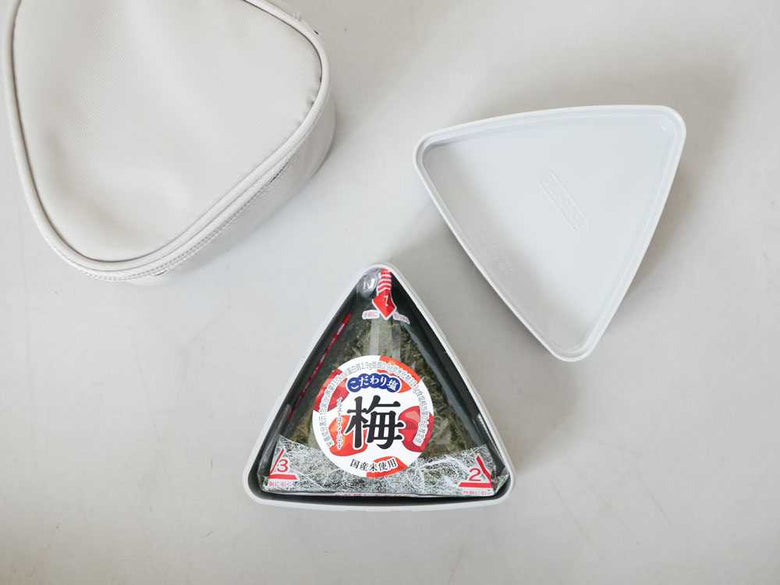 ジェルクールの銀色三角形ランチボックス