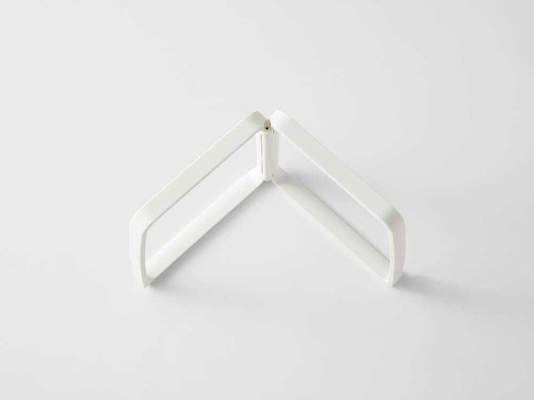 大きく開いてコンパクト収納できるmarnaポリ袋ホルダー