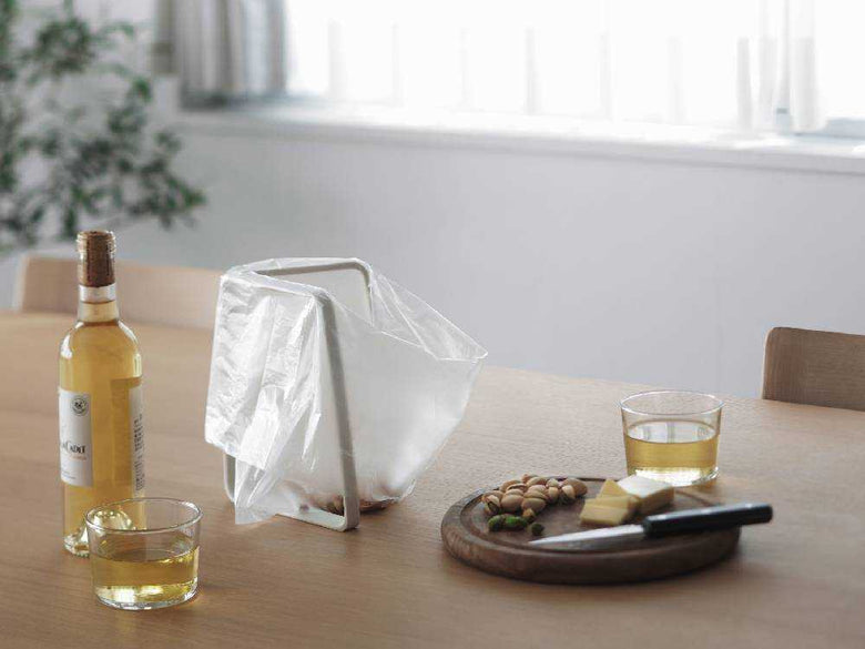 コンパクトに収納されたマーナポリ袋ホルダー