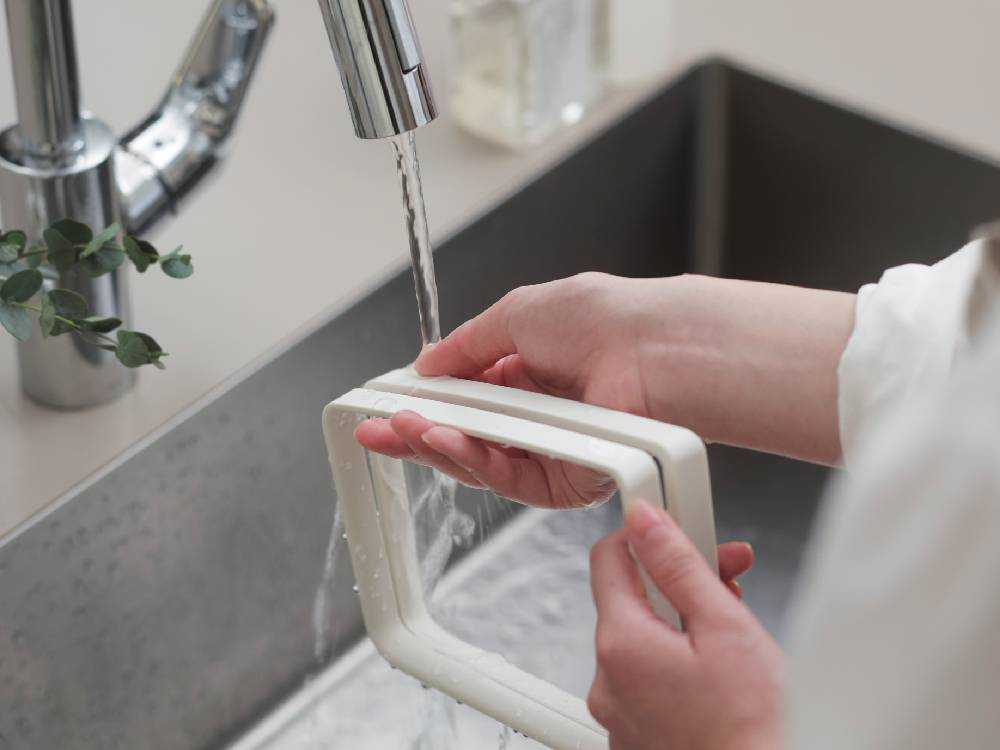 大きく開閉できるmarnaポリ袋ホルダー