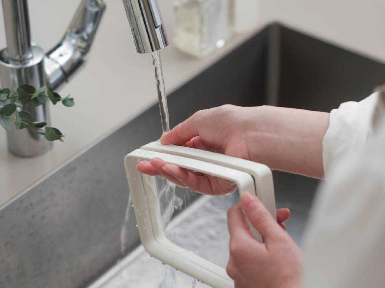 大きく開閉できるmarnaポリ袋ホルダー