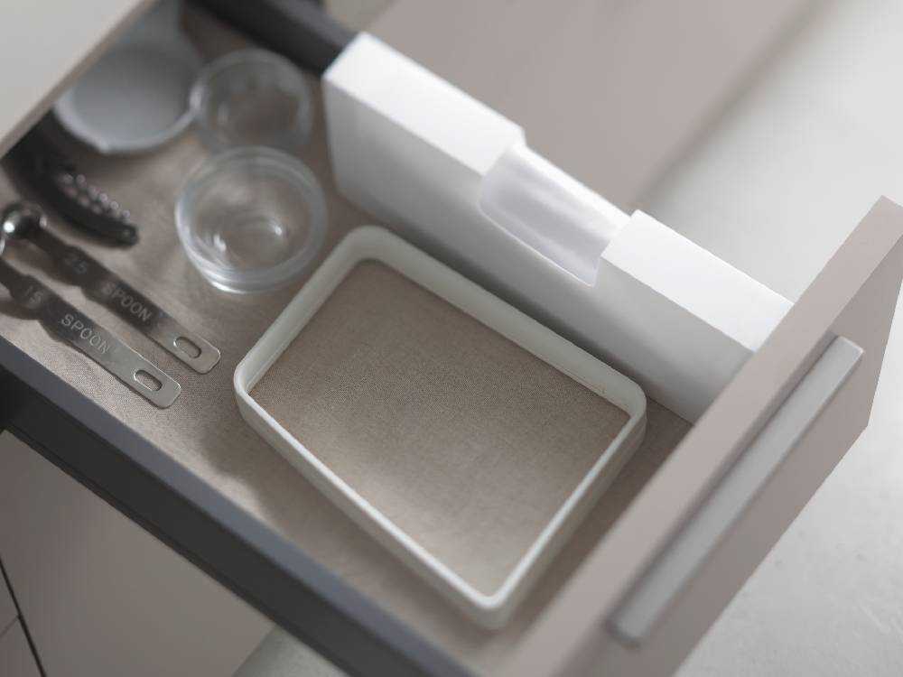 マーナのコンパクトに収納可能なポリ袋ホルダー