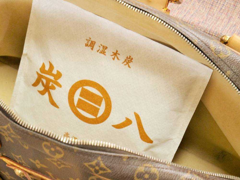 調湿木炭 炭八の小袋と3リットル容器