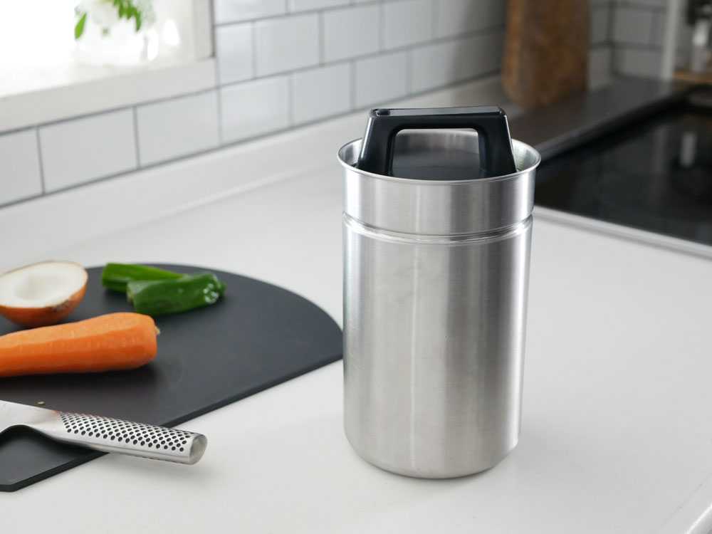 ステンレス製の密閉生ゴミキャニスター