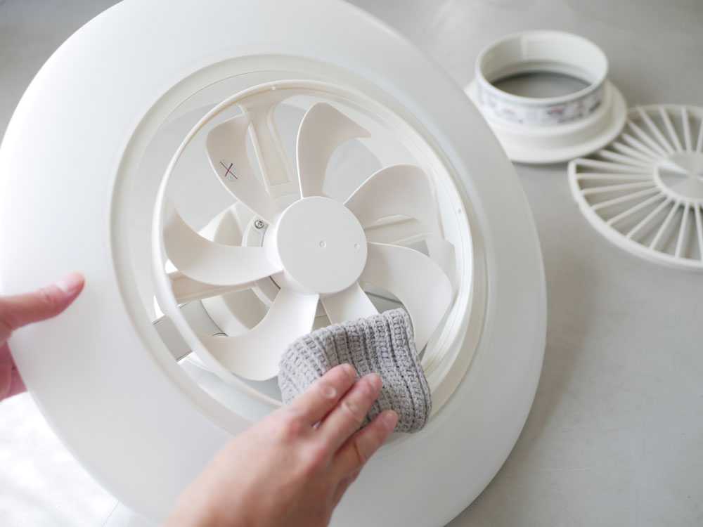 サーキュライトの白色シーリングファン