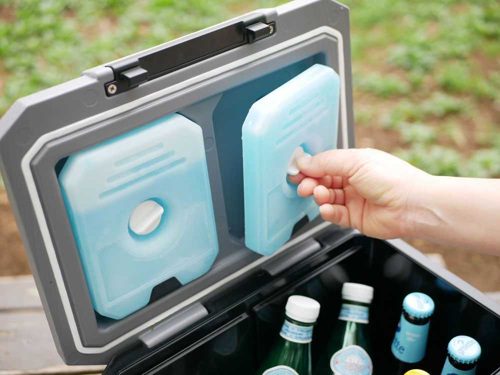 プラスチック製クーラーボックスと蓋