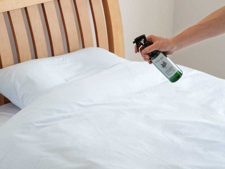 HIVA ALLヒバオールのボトルとリネン、計測器が並んでいる画像