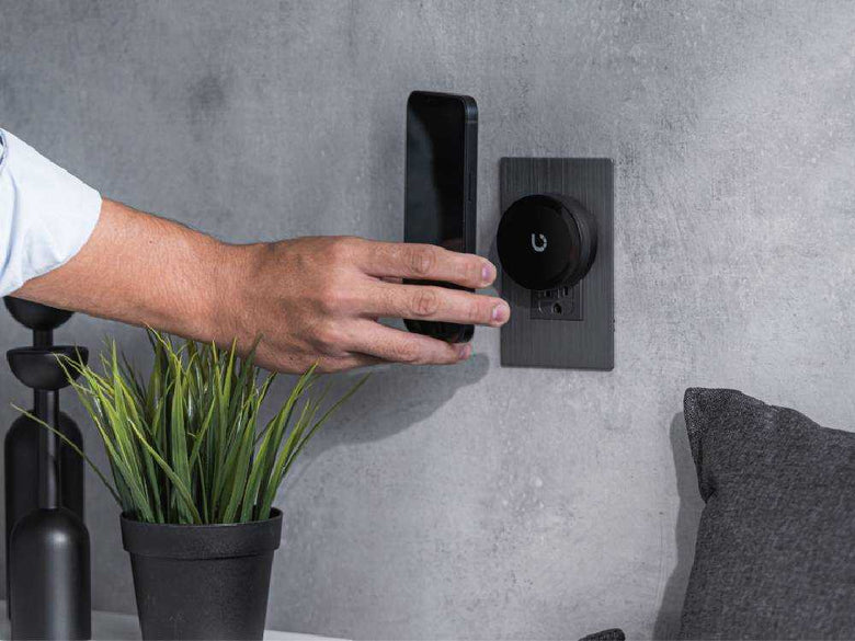 BEZALEL Prelude XSとXRが一体化したマグネット充電器