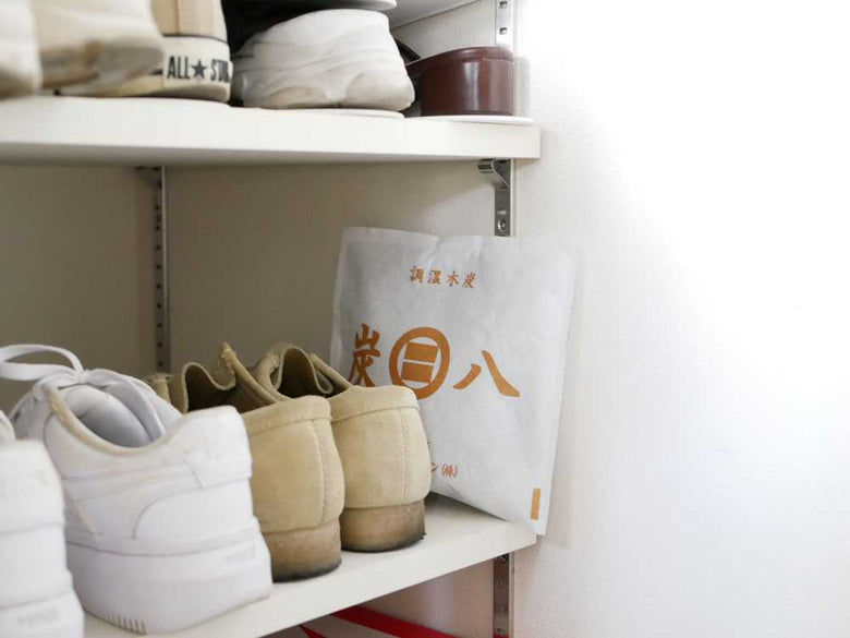 調湿木炭 炭八の小袋と3リットルサイズ