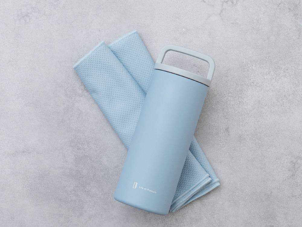 ヒヤシーナの保冷ボトルと氷タオルセット