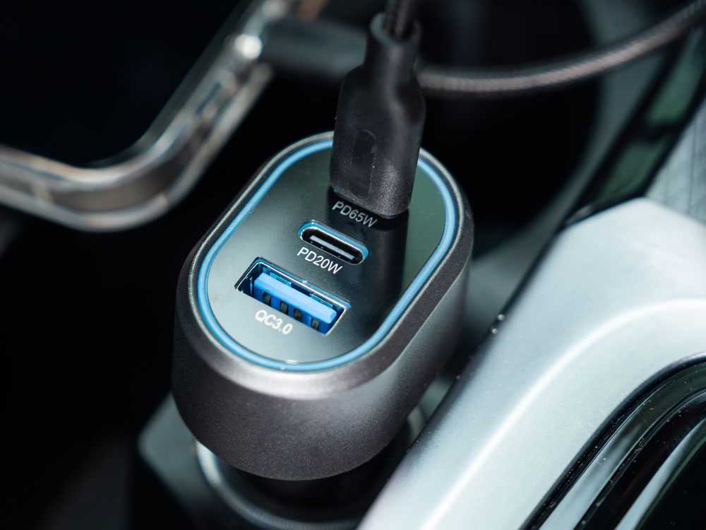 【BEZALEL】ストレスフリーなマグネット充電器　カータイプ