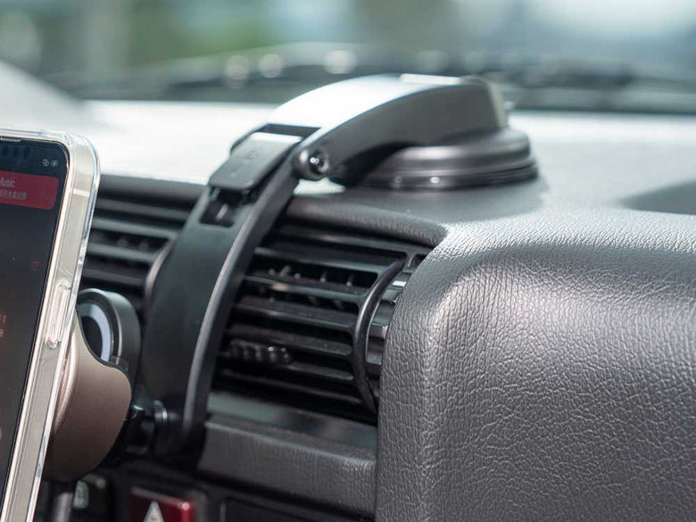 【BEZALEL】ストレスフリーなマグネット充電器　カータイプ