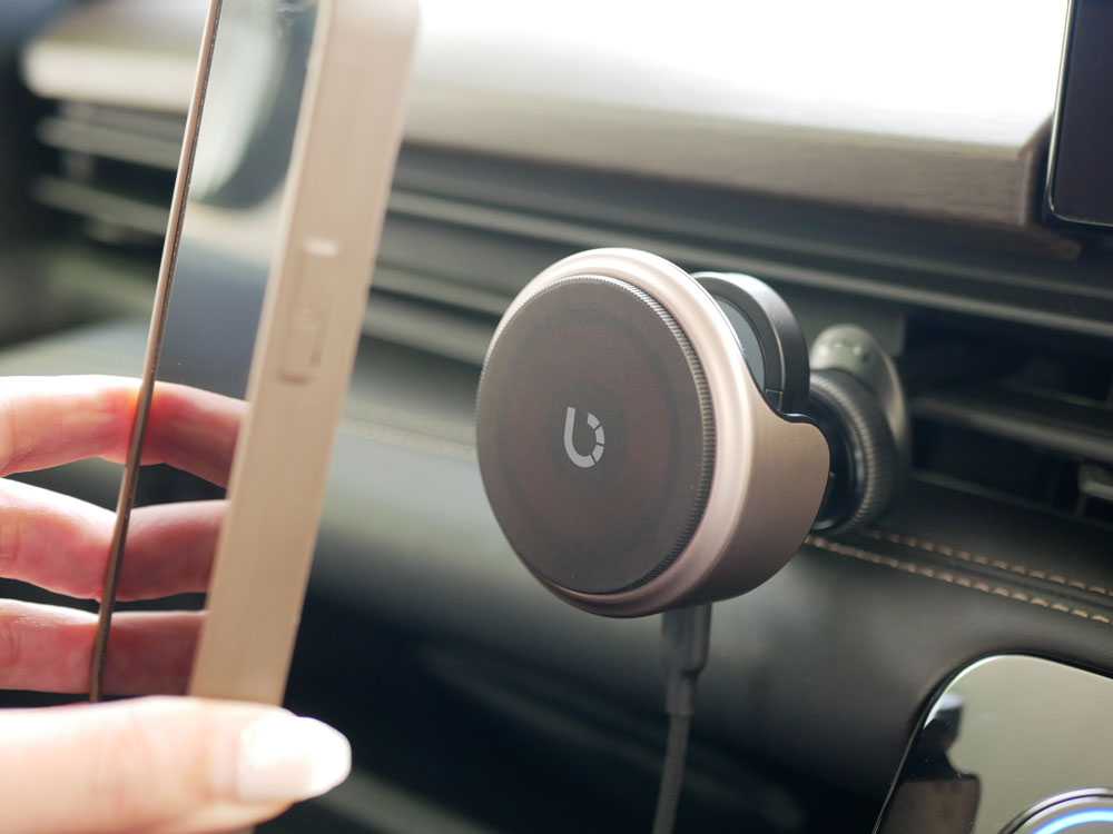 【BEZALEL】ストレスフリーなマグネット充電器　カータイプ