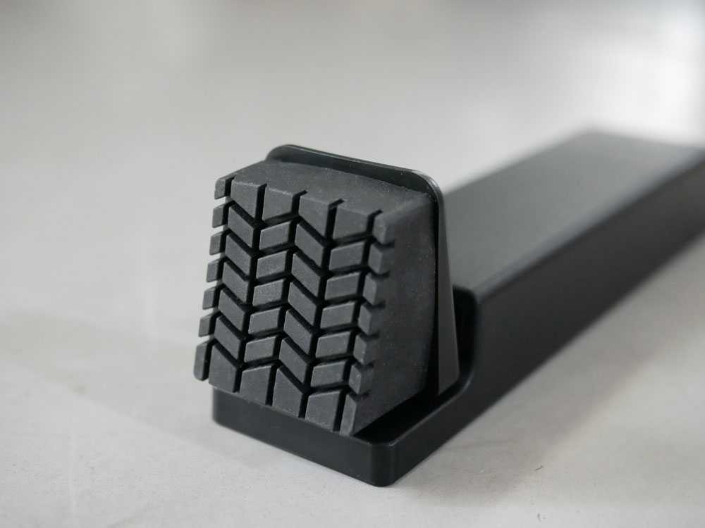 マーナ製ブラックドアストッパー