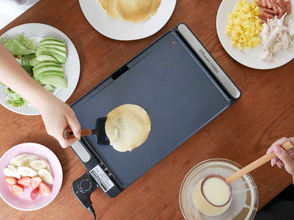 Russell Hobbsのベーシックホットプレート本体とコントローラー