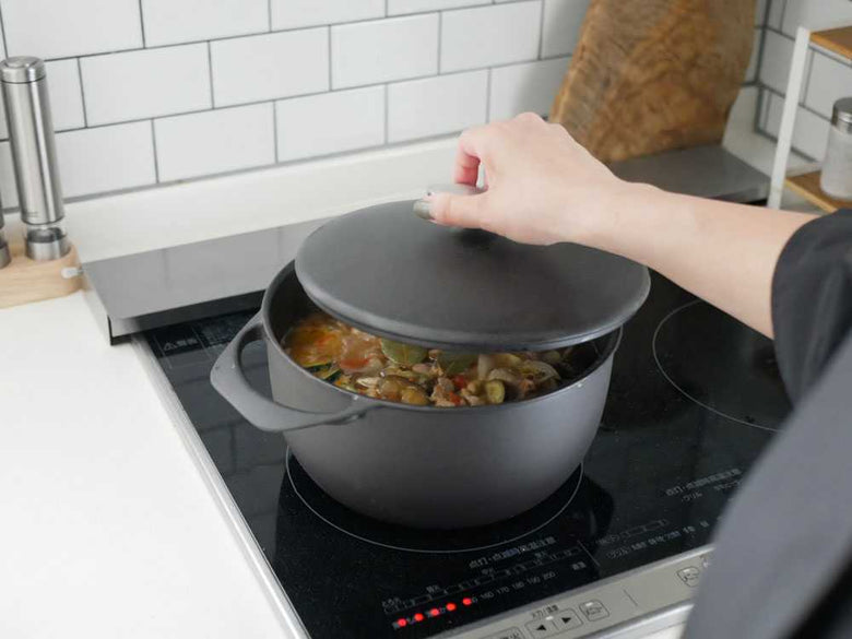 UNILLOY軽い鋳物ホーロー鍋と蓋