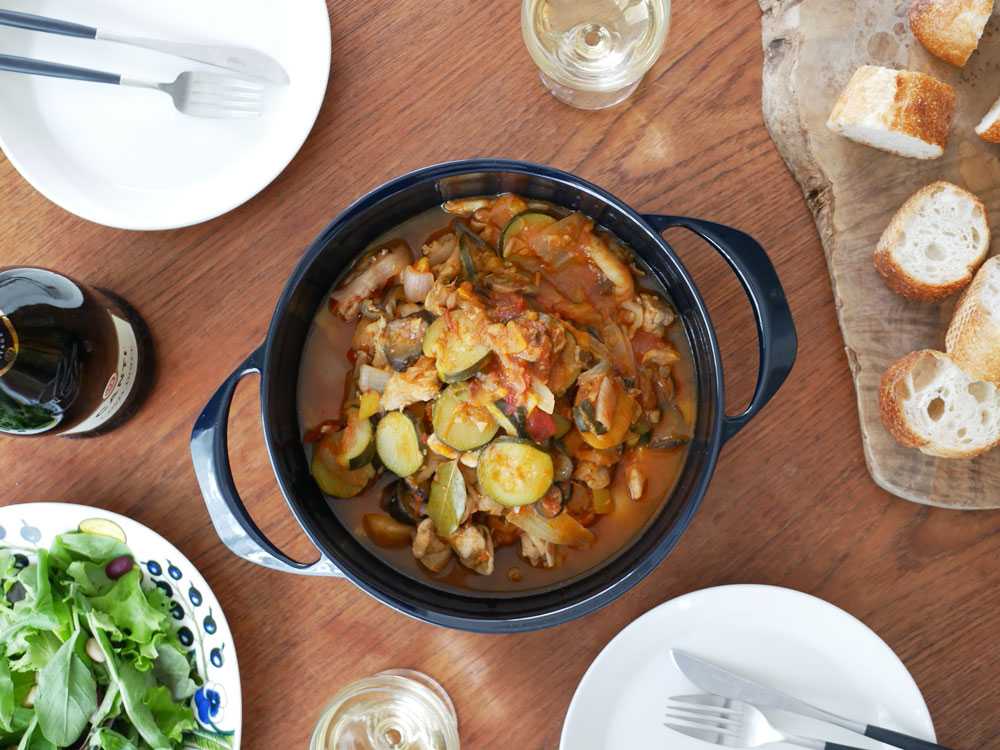 UNILLOYホーロー鍋に入った野菜スープ