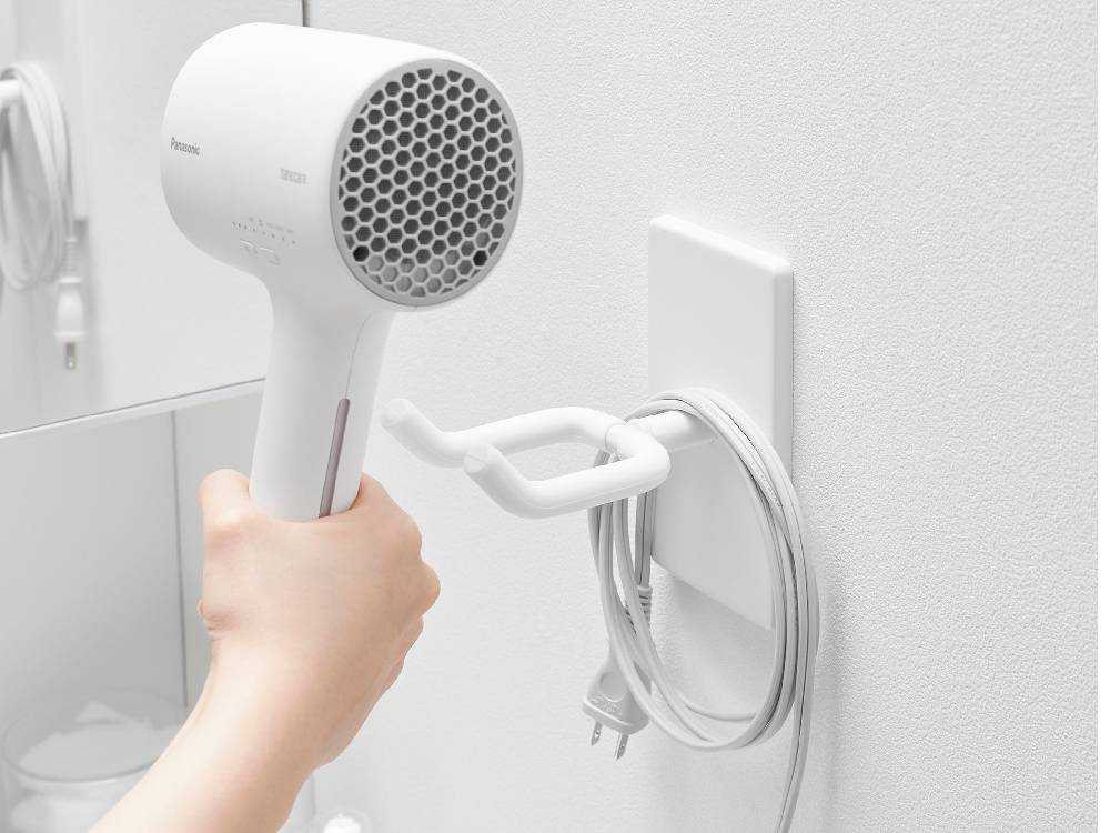 石膏ボード対応の角度調節可能なタワー型ドライヤーホルダー