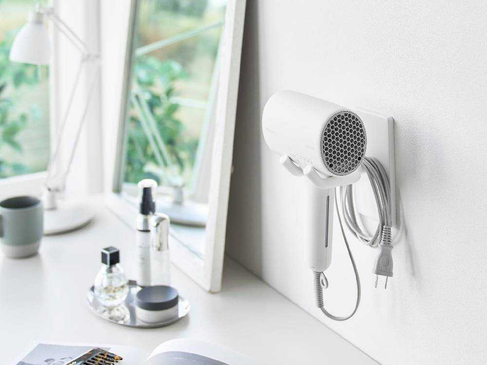 石こうボード対応の角度調節可能な壁掛けタワー型ドライヤーホルダー