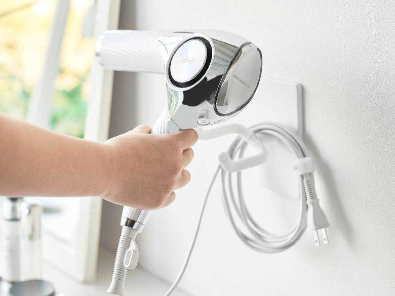 タワー型壁掛けドライヤーホルダーとヘアドライヤー