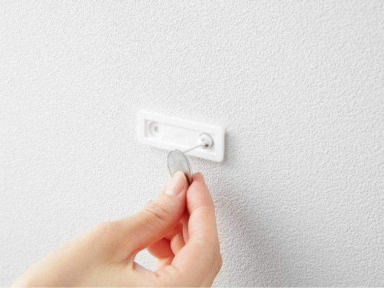 白色の壁掛け角度調節ドライヤーホルダー