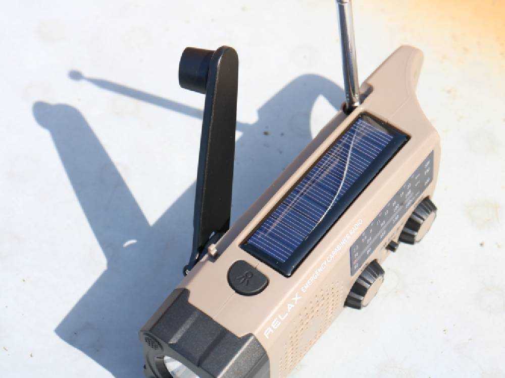 ウォームグレーの多機能防災カラビナラジオ