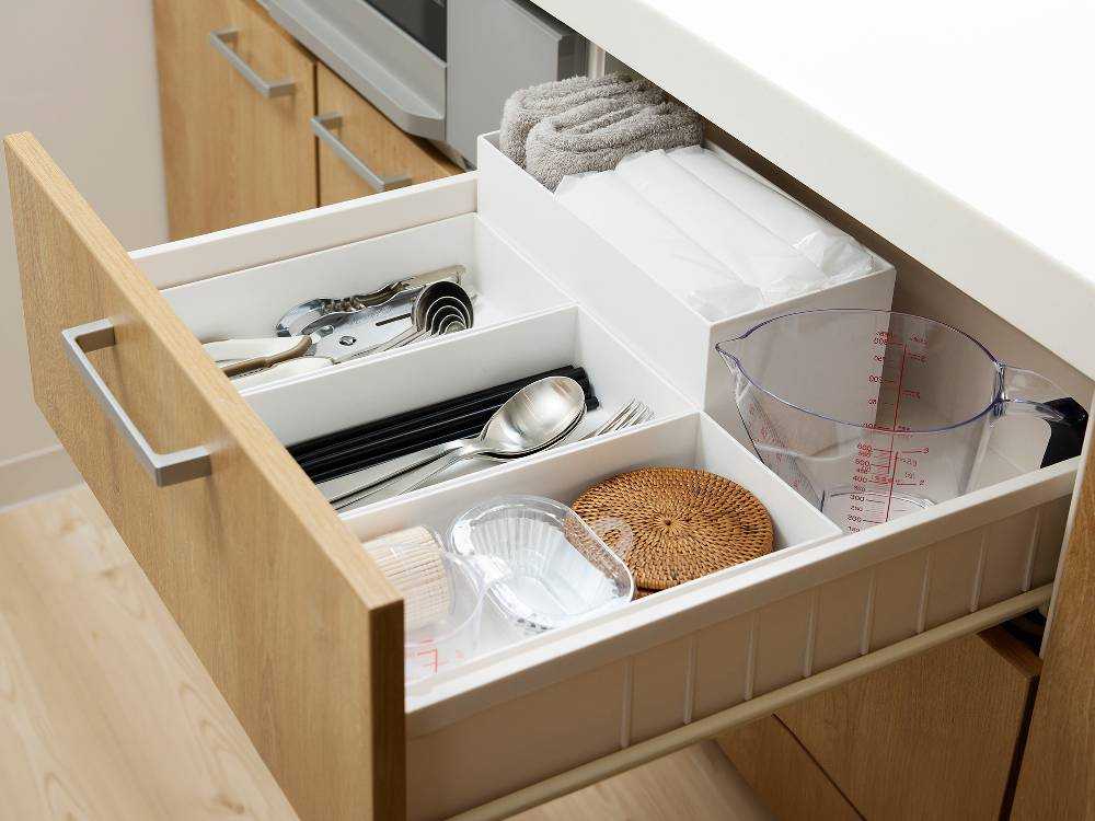 木製家具に置かれたタイディアップボックス