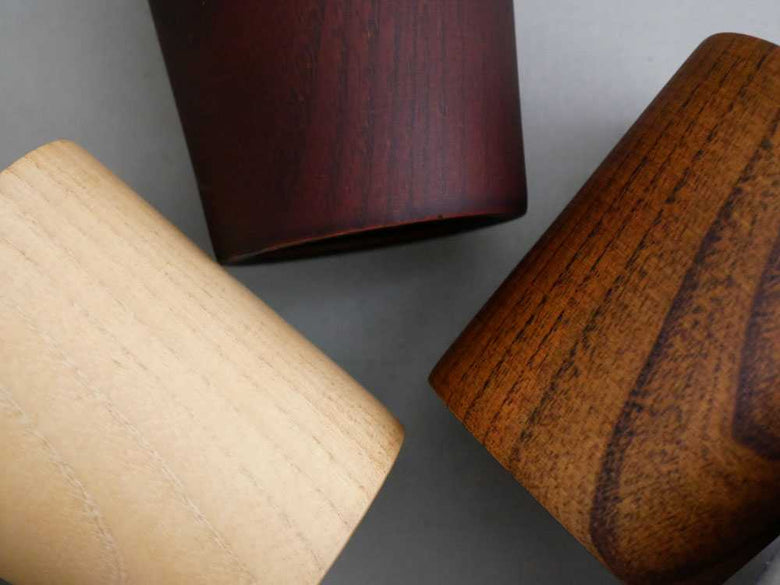 天然木のブラウン色カップ