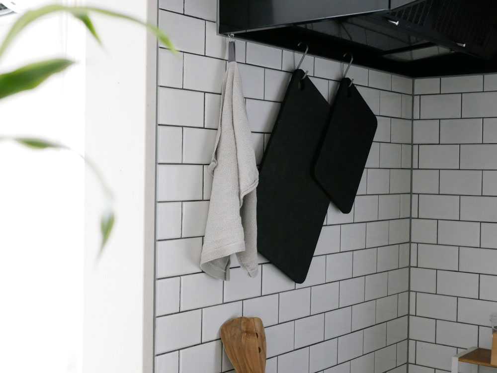 灰色の日本製ラバラバまな板