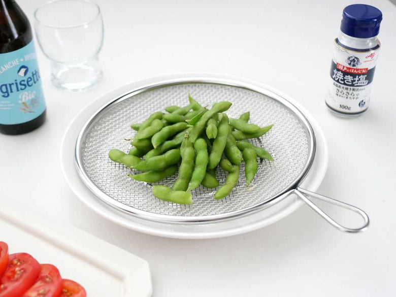 ママクック手付き盆ザル21cmに野菜が入っている