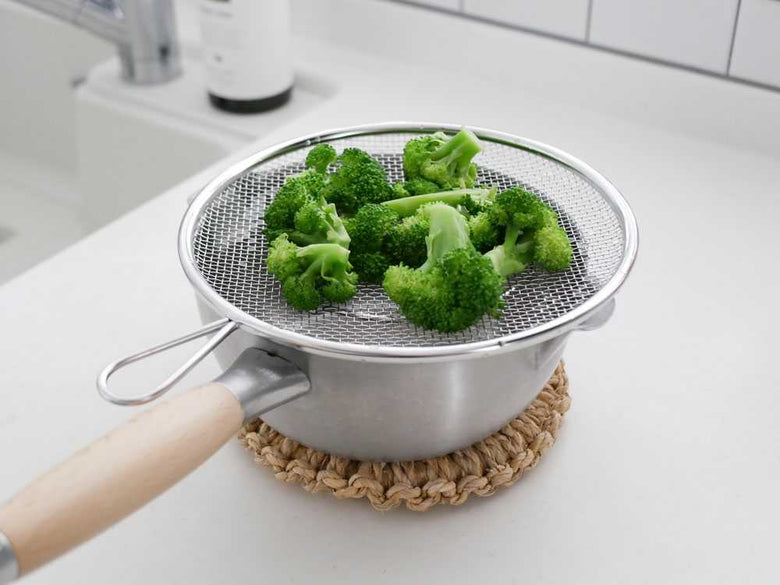 ママクック手付き盆ザル21cmのキッチン用ザル