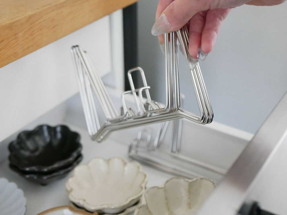 【ルプループ】縮む水切りラックにボトルが並べられている様子