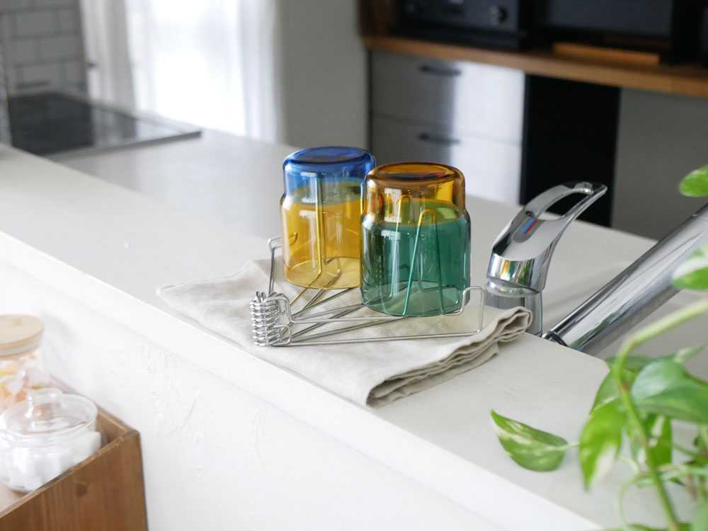 ルプループの縮む水切りラックとボトルスタンド