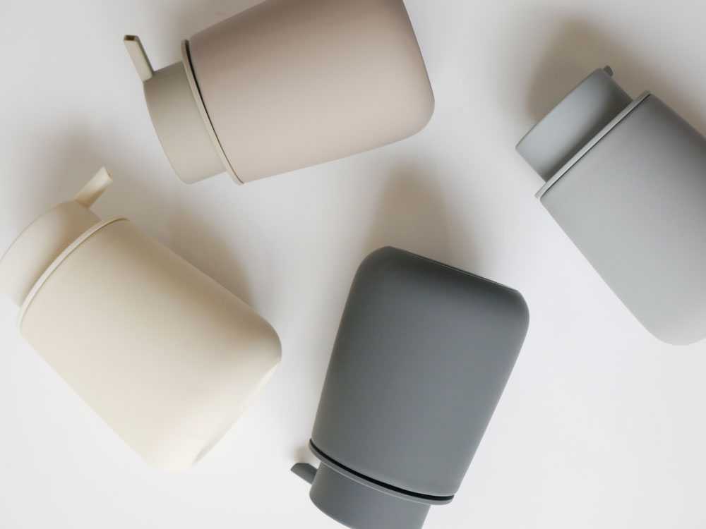 シセイのマット質感プッシュ式ソープディスペンサー