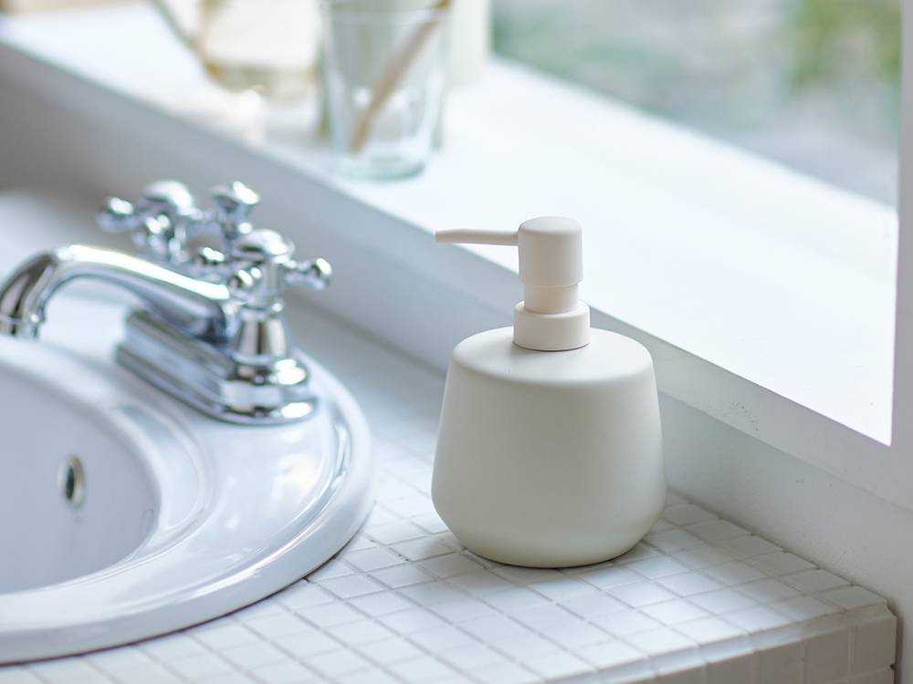 マットな質感のシセイ製液体ソープディスペンサー