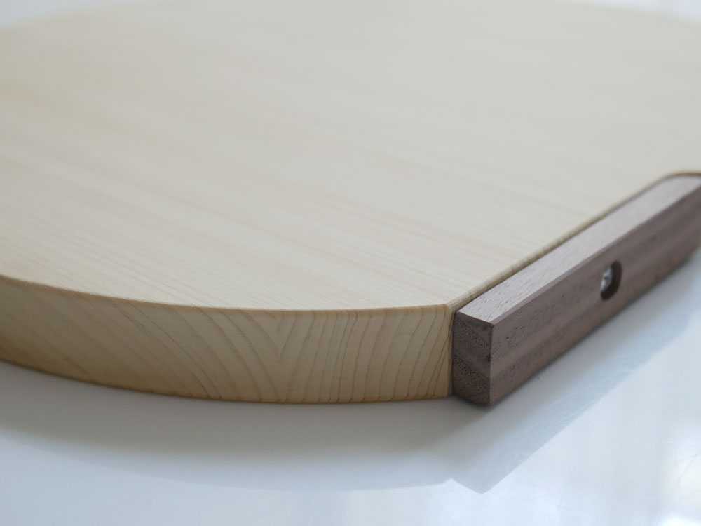 ヒノキ製の立つまるいまな板