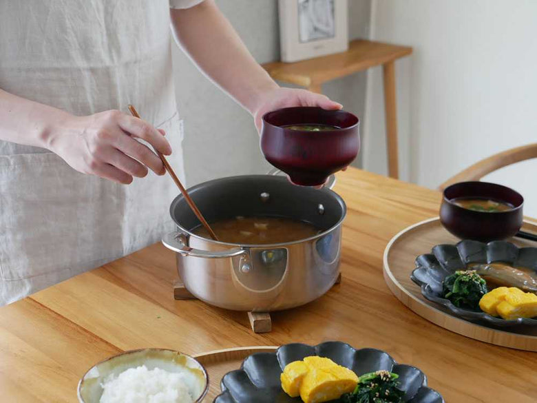 コレールのこびりつきにくい次世代キャセロールフライパン