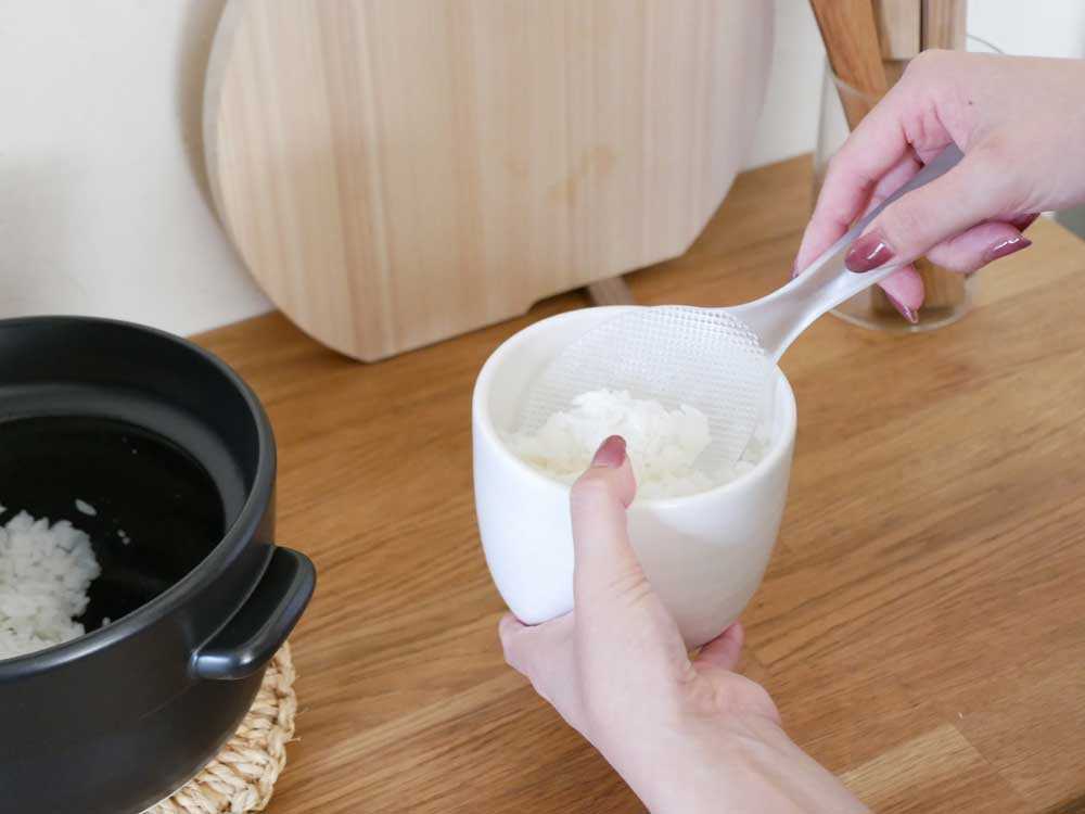 かもしか道具店の白色陶器製飯びつ