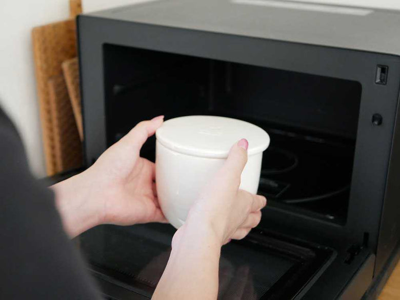 かもしか道具店製の陶の飯びつ