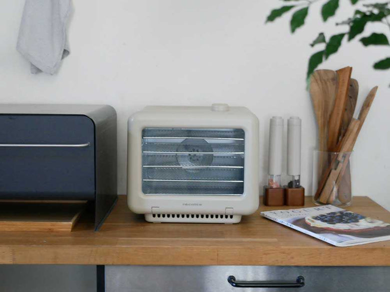 クリームホワイトのドライフード＆ヨーグルトメーカー