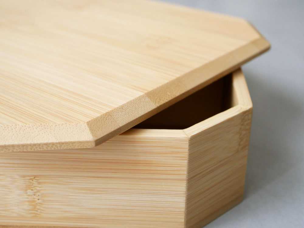 竹製のお重の美しいデザイン写真