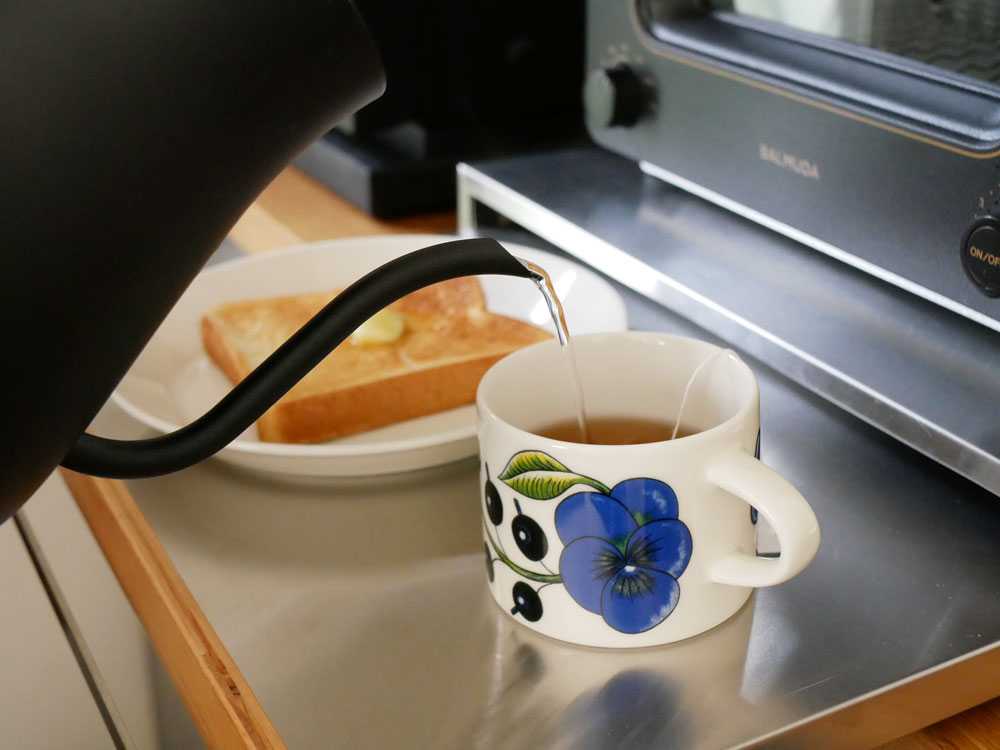 ステンレス製の家電下スライドテーブル